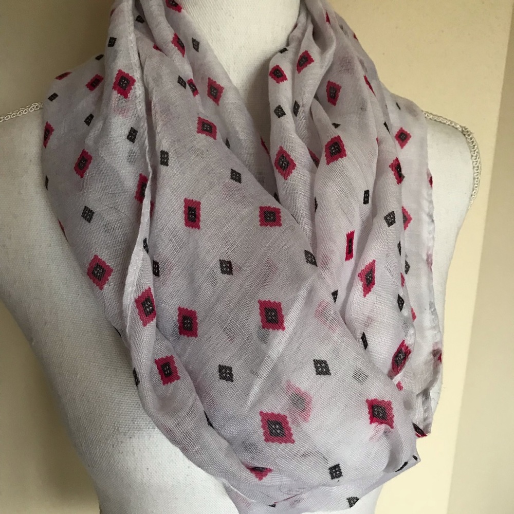 Geometric shape infinity scarf
